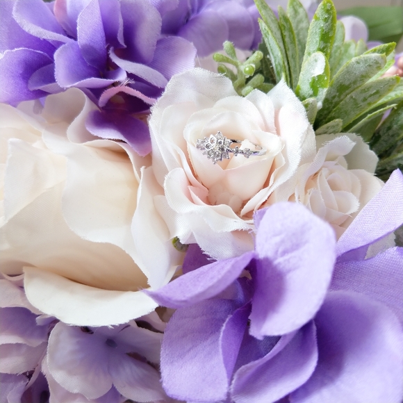 💋2 for $49 NEW DAINTY SILVER SNOWFLAKE RING - Picture 5 of 13